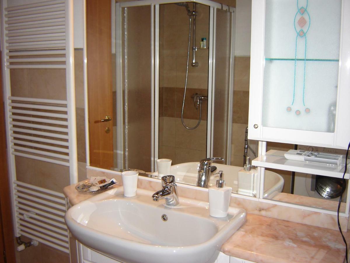 A 7 Km Da Salo' Casa Del Sole Mansarda Apartment กาวาร์โด ภายนอก รูปภาพ